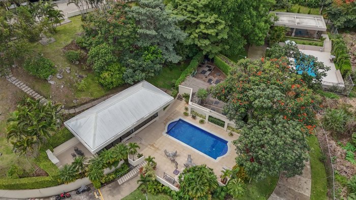 Apartamento Remodelado de 3 Hab en Condominio Vistas de Mayorca en San Rafael, Escazú, San José — ₡ 175 000 000 - Foto 2 de 34