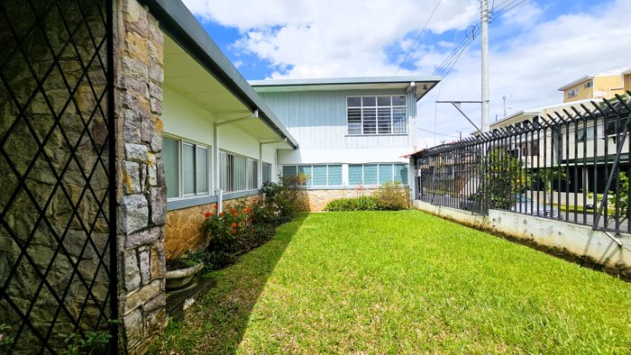 Venta de Amplia y Bella Casa con Apartamento en Montes de Oca in San Pedro, Montes De Oca, San José — $500,000