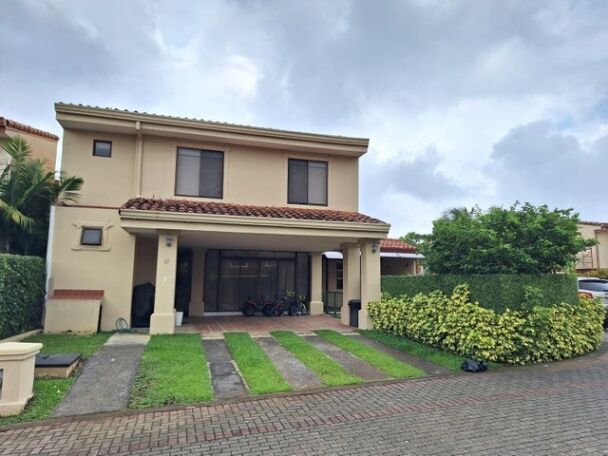 Se vende moderna casa en condominio de San Rafael Alajuela 24-827 en San Rafael, Alajuela — $280,000