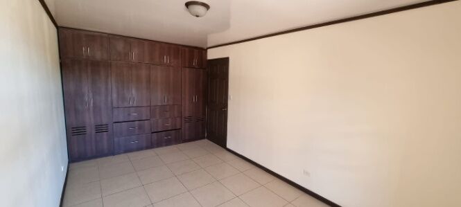 SE VENDE LINDA CASA CONDOMINIO LA ANTOLI  en Alajuelita, San José — ₡ 90 000 000