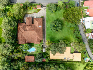 Lujo y Naturaleza en Santa Ana: Casa con Piscina y Casa de Huéspedes in Uruca, Santa Ana, San José — $1,400,000 - Photo 2 of 80