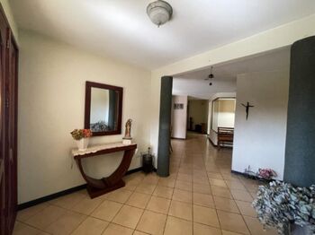 CASA TIBÁS CON AMPLIO JARDÍN  en Anselmo Llorente, Tibás, San José — 260 000 000 ₡ - Foto 5 de 12