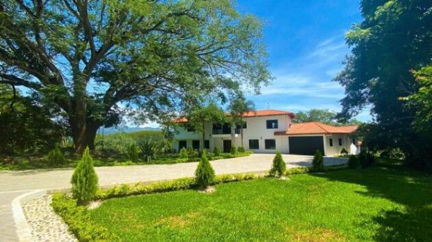 SE VENDE RESIDENCIA DE LUJO EN ATENAS, ALAJUELA.  en Atenas, Alajuela — $1,100,000