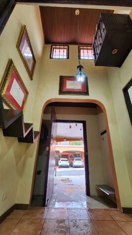 Casa en venta en Condominio Real de Castilla ubicado en Mercedes Norte de Heredia. en Mercedes, Heredia — ₡ 84 525 000
