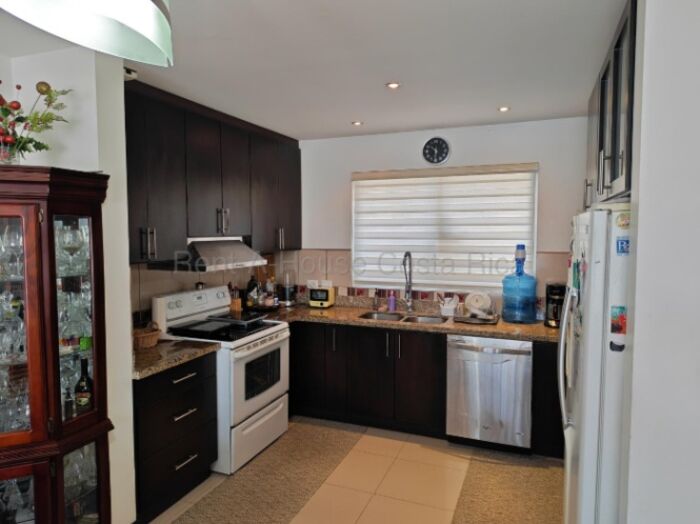 Venta | Casa moderna con amplio patio y balcón en condominio en Moravia #26-1886 GS en San Vicente, Moravia, San José — $220,000