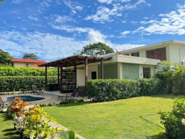 Venta de Propiedad + 3 Apartamentos en Santa Cruz, Guanacaste. RAH 25-1429 en Tamarindo, Santa Cruz, Guanacaste — $335,000