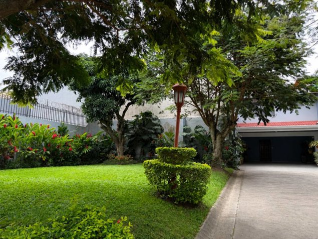 Venta de Casa en Condominio en La Uruca en Uruca, San José — $230,000 - Foto 2 de 24