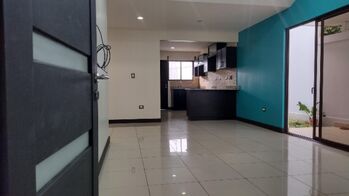Venta de Casa en Goicoechea-San José.  en Guadalupe, Goicoechea, San José — $230,000 - Foto 4 de 19