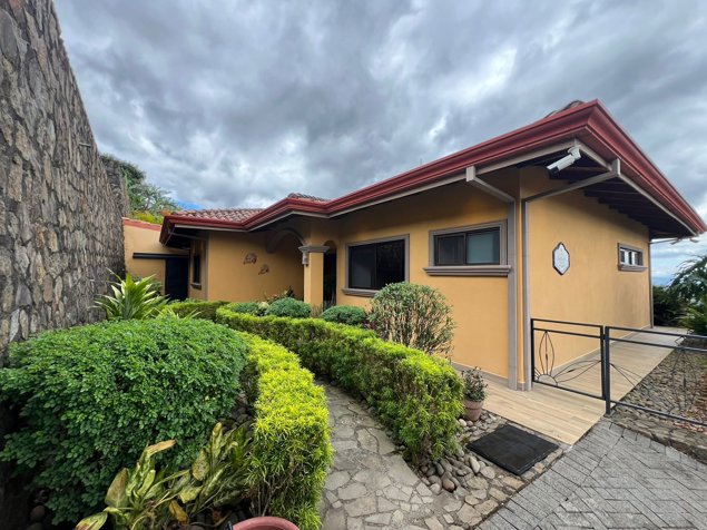 Casa en venta en Naranjo, amueblada, en comunidad cerrada en Cirrí Sur, Naranjo, Alajuela — $389,000