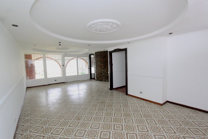 Casa en venta Sabana Sur uso mixto in Pavas, San José — $375,000 - Photo 2 of 20