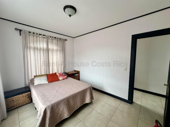 Venta propiedad con 2 casas, amplio terreno y potencial de inversión #26-1800 GS en San José, Alajuela — $468,000