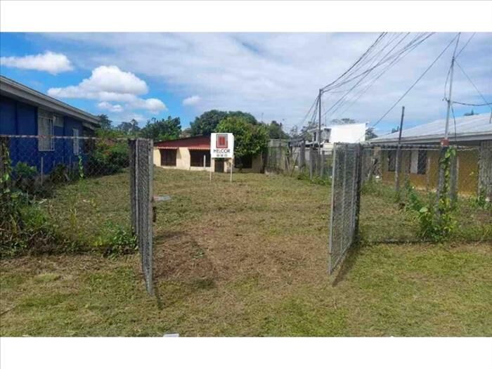 VENTA DE CASA PARA REMODELAR, LIMON, SIQUIRRES, BARRIO SAN MARTIN in Siquirres, Limón — ₡ 37 600 000