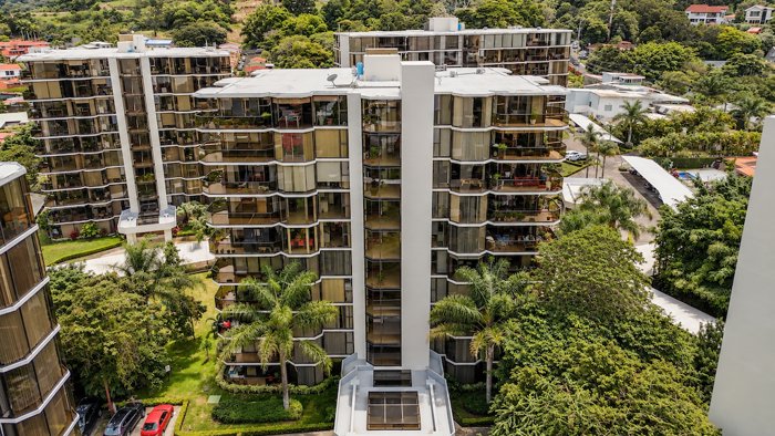 Apartamento de 3 Habitaciones en Condominio Altos de Marbella en Escazú, San José — $350,000