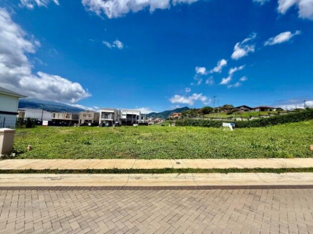 Lote plano en exclusivo condominio de Curridabat #26-2219 GS en Sánchez, Curridabat, San José — $169,400