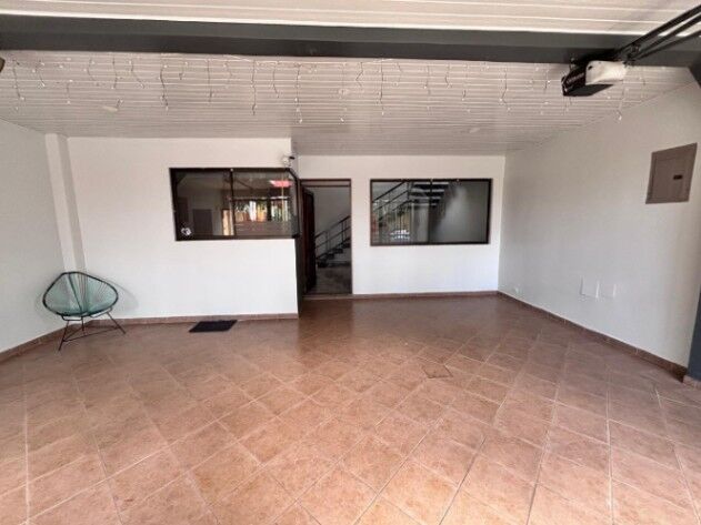 Se vende casa con patio en Mercedes Heredia 26-923 en Mercedes, Heredia — ₡ 110 000 000
