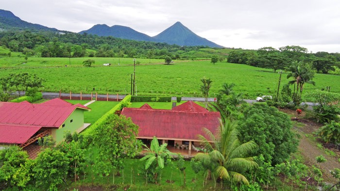 Casa de Oportunidad con Majestuosa Vista al Volcán Arenal in La Fortuna, San Carlos, Alajuela — $350,000