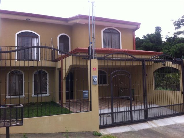 Venta De Casa En Montes De Ayarco, Curridabat in Curridabat, San José — ₡ 145 000 000 - Photo 2 of 20