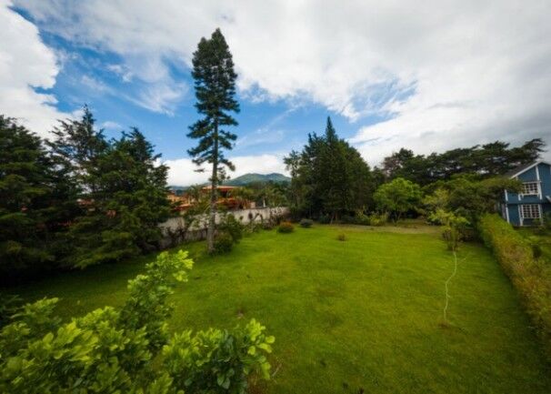 Se vende lote de 3,200m2 en San Isidro de Heredia 25-608 en San Isidro, Heredia — $395,000