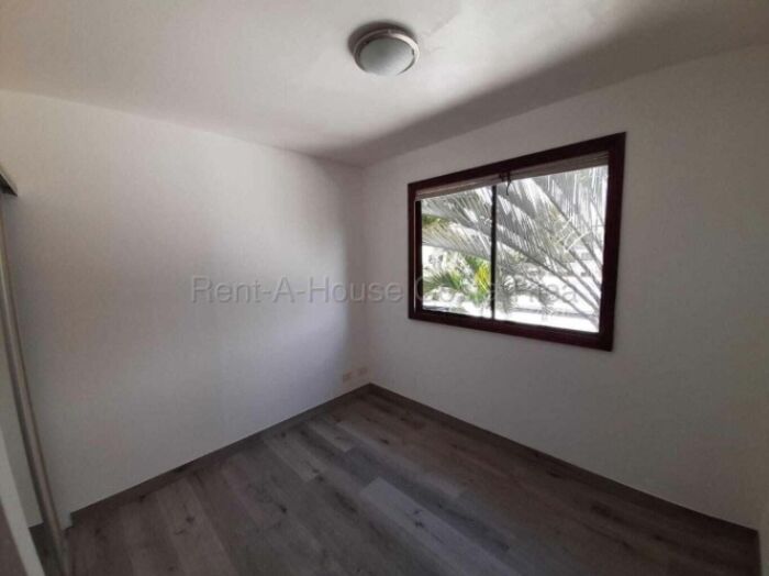 Venta de Apartamento de 3 Habitaciones en Santa Ana 26-1008 in Santa Ana, San José — $190,000