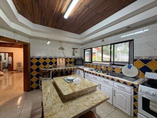 Venta de villa con casa principal, 20 apartamentos y piscina #26-545 GS in Barrantes, Flores, Heredia — $3,950,000 - Photo 3 of 10