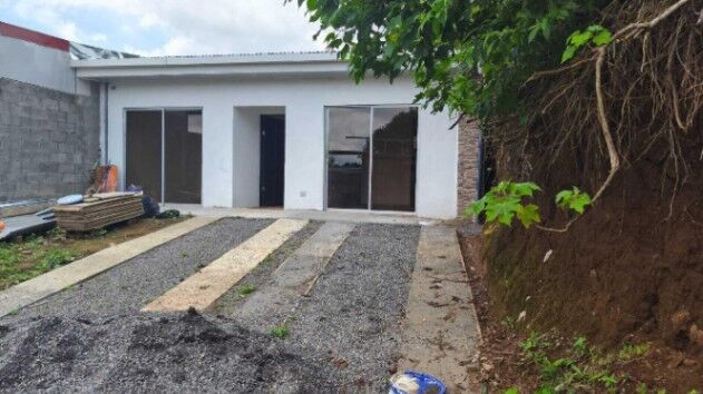 Venta de Casa  - Para Terminar de Construir - Barva de Heredia. RAH 26-861  en Santa Lucía, Barva, Heredia — ₡ 64 500 000