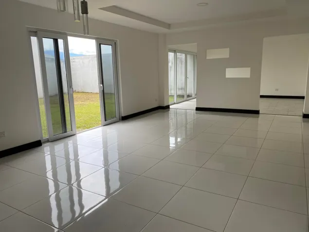 CASA EN VENTA EN SAN RAFAEL ESCAZÚ en San Rafael, Escazú, San José — $320,000 - Foto 2 de 11