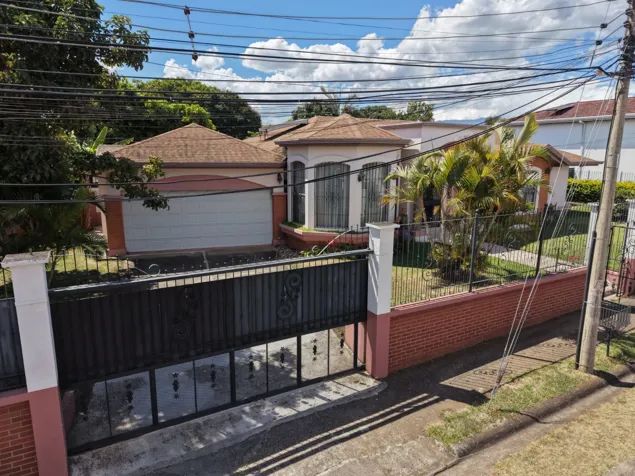 Se alquila casa de 3 habitaciones - Residencial Bariloche, Heredia en Barrantes, Flores, Heredia — ₡ 1 500 000 - Foto 3 de 33