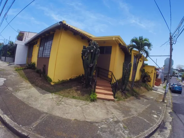Oportunidad inversión Terreno plano con casa para remodelar o demoler en San Pedro, Montes De Oca, San José — ₡ 70 000 000 - Foto 2 de 17