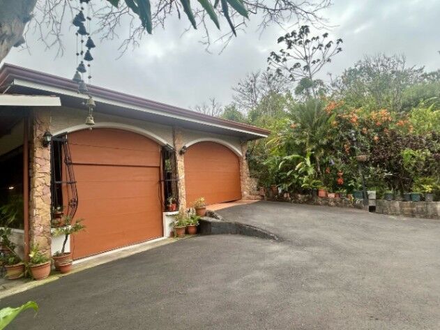 VENTA DE QUINTA CON CASA, APTO Y PISCINA, USO MIXTO, SAN RAMÓN, SAN ISIDRO   in San Isidro, San Ramón, Alajuela — $430,000