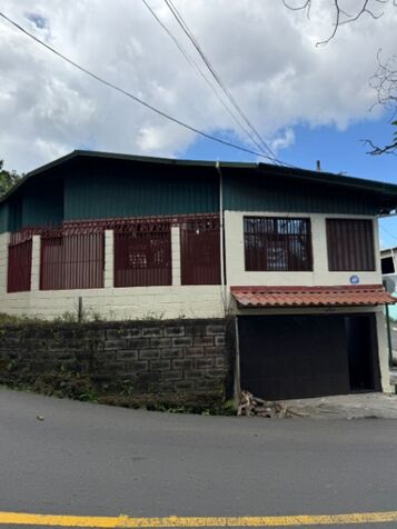 Casa segura y amplea en San Rafa  en San Rafael Arriba, Desamparados, San José — ₡ 215 000