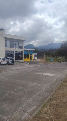 BELLA PROPIEDAD CON LOCAL COMERCIAL EN ESCAZÚ.  en Escazú, San José — $150,000