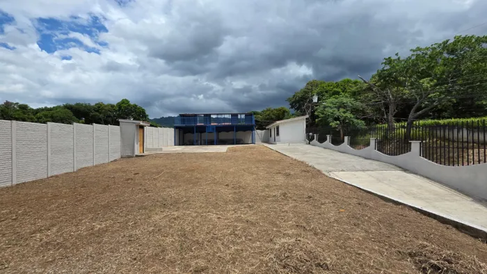 Flat Property with Apartment and Mixed-Use Potential - Atenas en San José, Atenas, Alajuela — ₡ 65 000 000