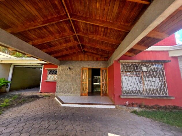 VENTA DE CASA, USO DE SUELO MIXTO, SAN JOSÉ, GUACHIPELIN - 9862720 in Escazú, San José — $443,000