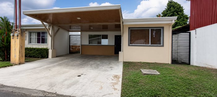Casa de un nivel con piscina en Condominio Malaga en Tárcoles, Garabito, Puntarenas — ₡ 70 000 000
