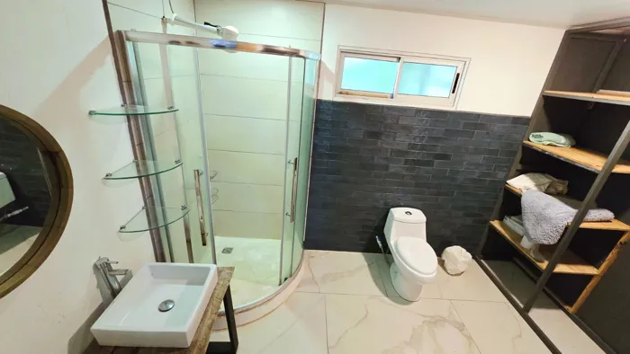 SE VENDE LOTE CON CASA EN HATILLO CON ACCESO A RIO Y SERVICIOS AUTONOMOS en Savegre, Quepos, Puntarenas — $265,000 - Foto 2 de 23