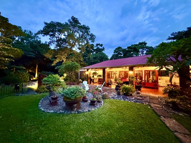 Venta de lujosa casa en Santa Ana en Pozos, Santa Ana, San José — $1,400,000
