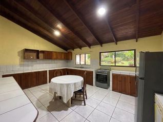 VENTA DE CASA DE 5 HABITACIONES, BARRIO JESÚS, ATENAS, ALAJUELA in Jesús, Atenas, Alajuela — $239,000 - Photo 4 of 15