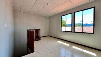 SE VENDE CASA AMPLIA CON APARTAMENTO INDEPENDIENTE Y GRAN TERRENO EN PALMA CORES en Daniel Flores, Pérez Zeledón, San José — $165,000 - Foto 4 de 22