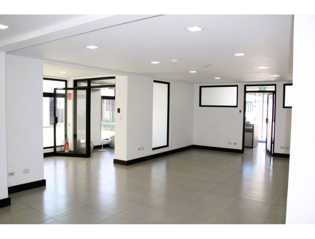 VENDO EDIFICIO CORPORATIVO EN ROHRMOSER. en Pavas, San José — $1,950,000 - Foto 2 de 13