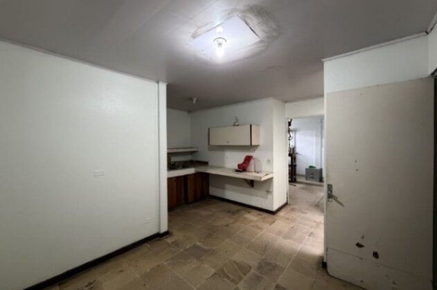 VENDO CASA ESQUINERA EN CATEDRAL, SAN JOSÉ.  in Catedral, San José — $240,000