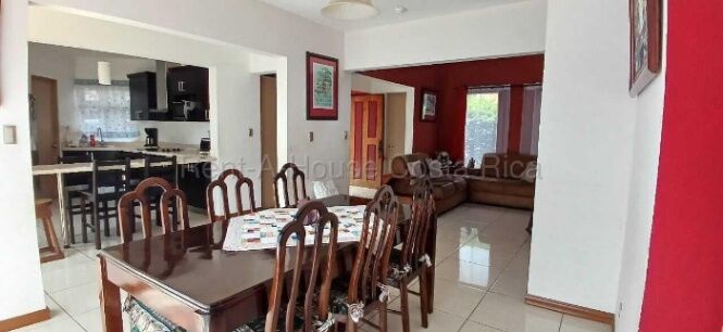 Venta casa de 3 niveles con amplios espacios y entorno familiar #26-1812 GS en Concepción, La Unión, Cartago — ₡ 230 000 000