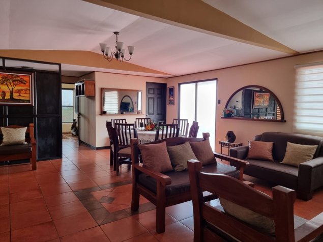 CASA COMODA USO MIXTO EN SAN PABLO DE HEREDIA en San Pablo, Heredia — $285,000