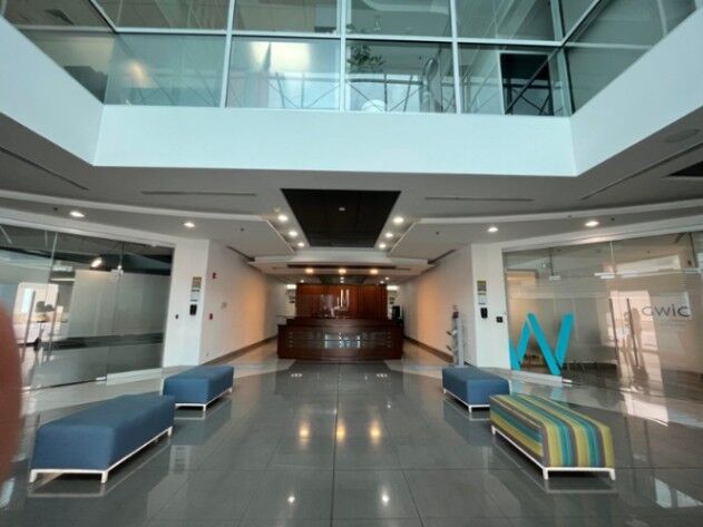 Se alquila espaciosa oficina en Radial Santa Ana 26-857 in Santa Ana, San José — $1,584
