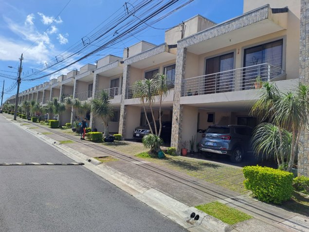 Casa en San José, Condominio Valle Alto, Mata de Plátano, Goicoechea en Mata de Plátano, Goicoechea, San José — $215,000