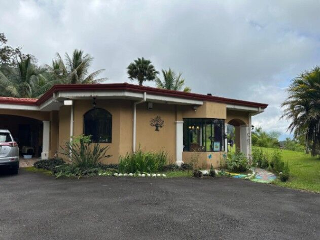 Hermosa Casa Estilo Mediterráneo en las Montañas de Puriscal en Mercedes Sur, Puriscal, San José — $525,000