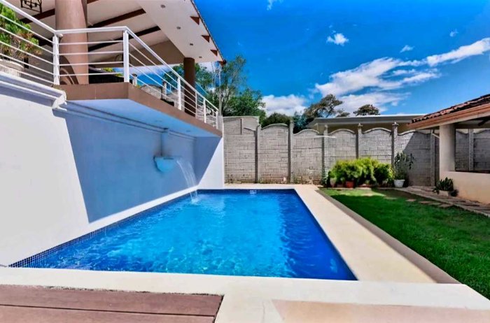 Preciosa Casa con Piscina en Condominio, Grecia in Grecia, Alajuela — $350,000 - Photo 3 of 31