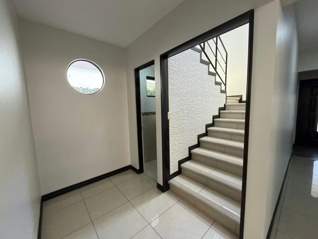 Casa en Venta en Condominio Tierras de Café, Heredia Amplia y Moderna en San Francisco, Heredia — ₡ 163 000 000 - Foto 3 de 16