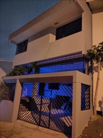 Apartamento/casa Sabana Sur con excelente ubicación y vistas a las montañas en Mata Redonda, San José — $200,000 - Foto 1 de 1