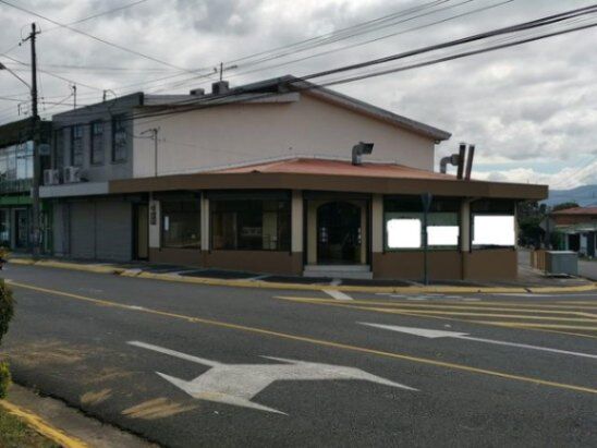 Se vende amplio local comercial en San Francisco de Heredia 25-1108 en San Francisco, Heredia — ₡ 334 875 000