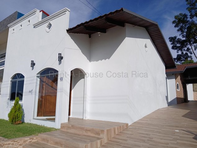 Casa en Venta - Condominio Las Calas in Grecia, Alajuela — ₡ 105 000 000